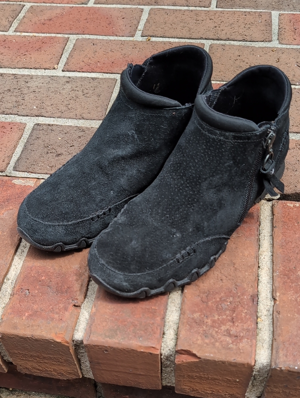 Skechers Easy Riders Black Suede Ankle Booties Size 8.5